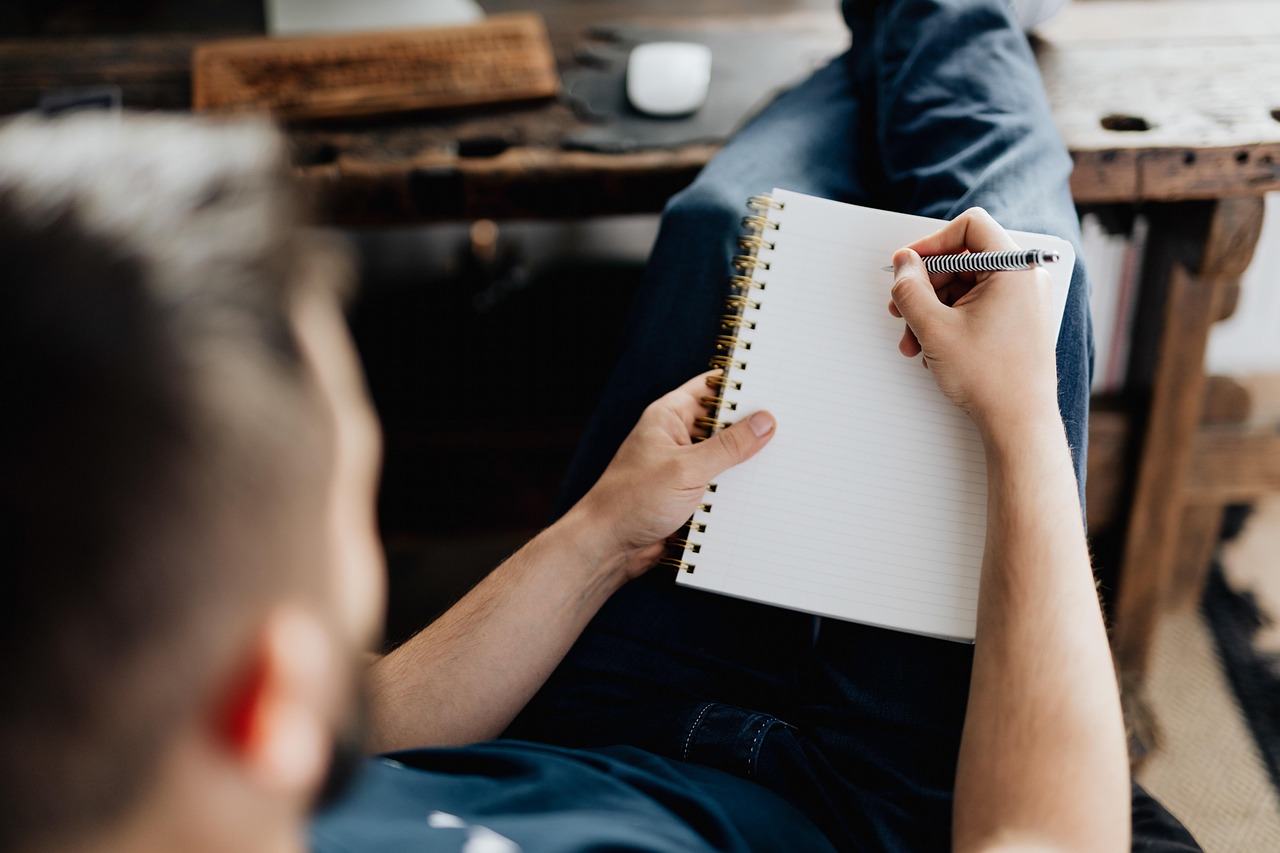 How to Build an Online Income Stream Before You Quit Your Job