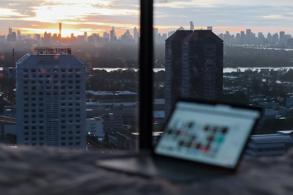 Plum Guide Review for Digital Nomads: Reliable Stays & Work-Friendly Homes